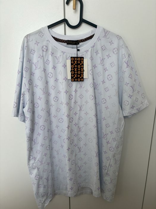 Tricou sensibil la lumina