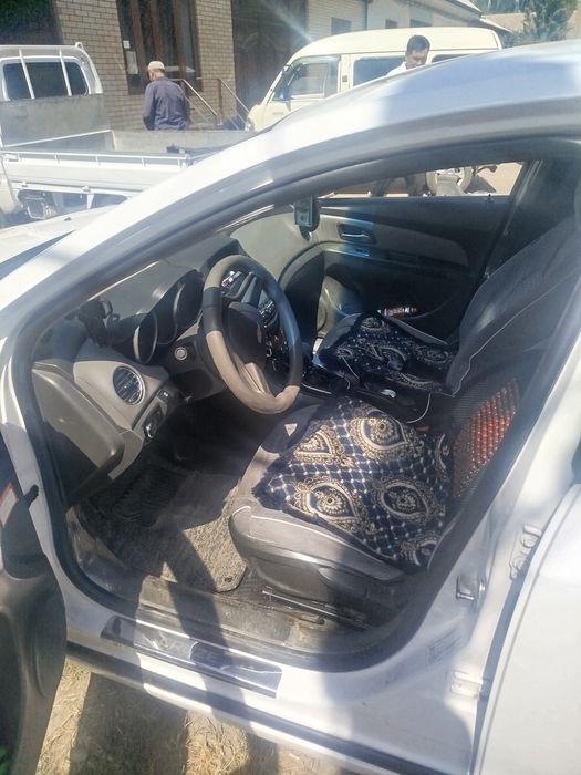 Shevrolet Cruz 2009 yil