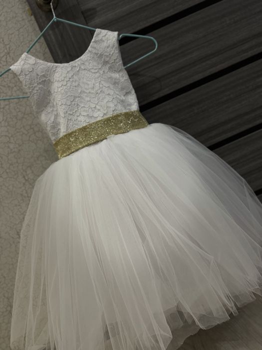 Белое платье на девочку