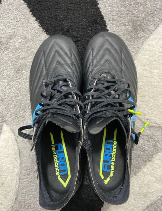 Ghete de forbal New Balance