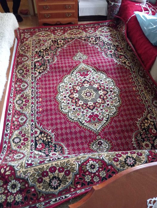 Прекрасен килим нов вълна