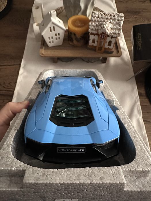 Vând machetă 1/18 Lamborghini Aventador LP720-4 autoart