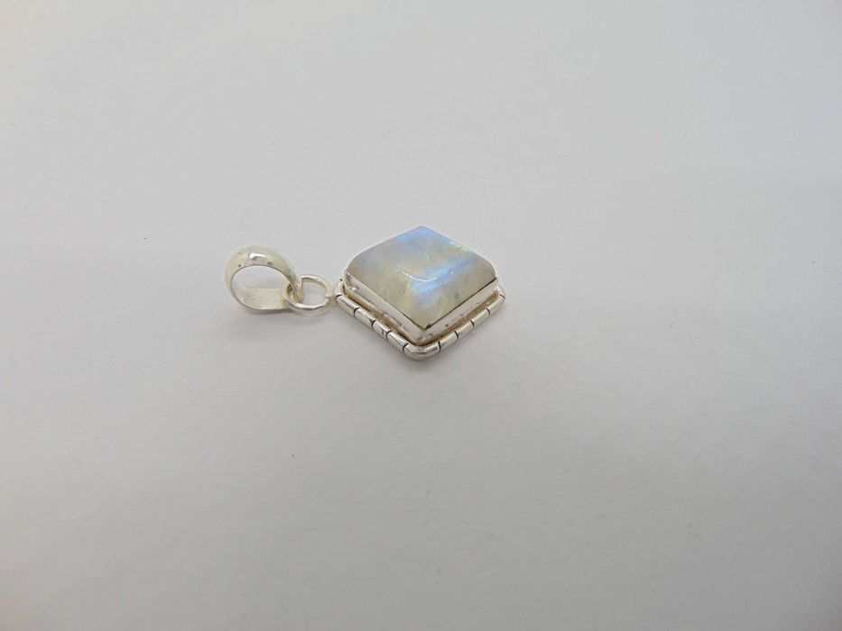 Pandantiv din argint cu piatra lunii