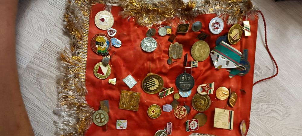 Значки от едно време с колекционерска стойност