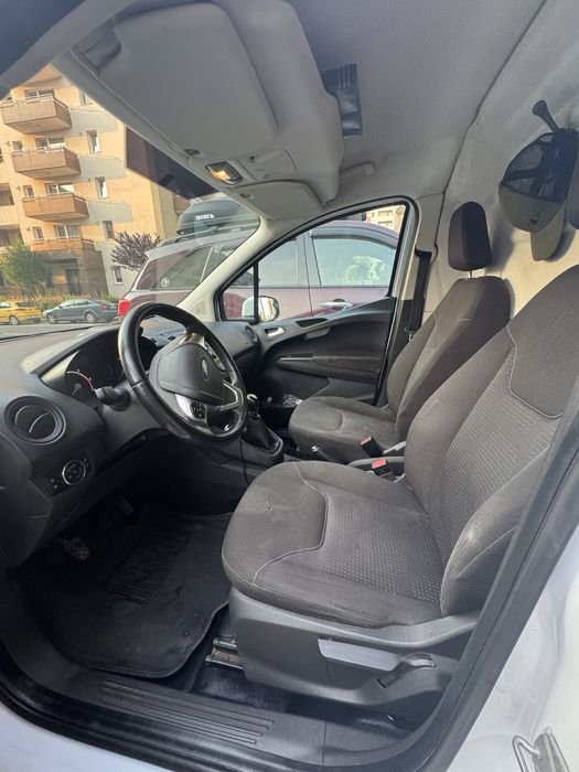 Ford Transit Courier an 2015 Extrem de Practic  include TVA