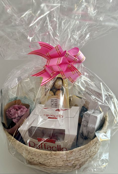 Луксозна подаръчна кошница със смарт часовник и посребрен синджир