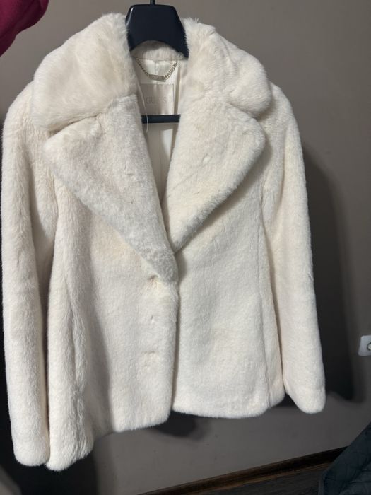 Пухено палто Guess