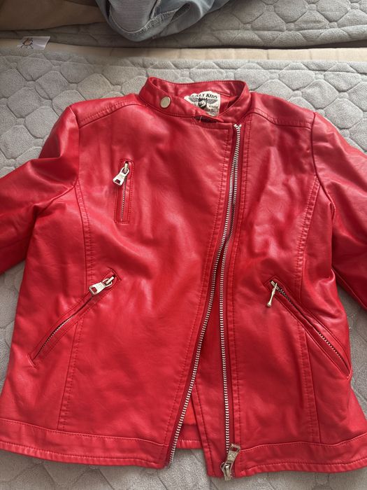 Продам куртки на девочку