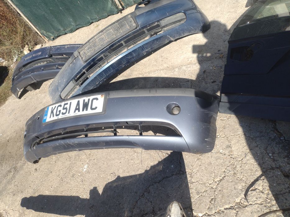 Продавам предни брони за BMW e46 купе седан compact комби