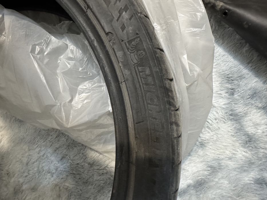 Продам резину Nokian 245/35/21