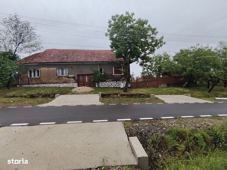 Casa mare cu teren mare în Comuna Buteni, satul Cuied