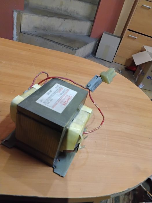 Высоковольный трансформатор