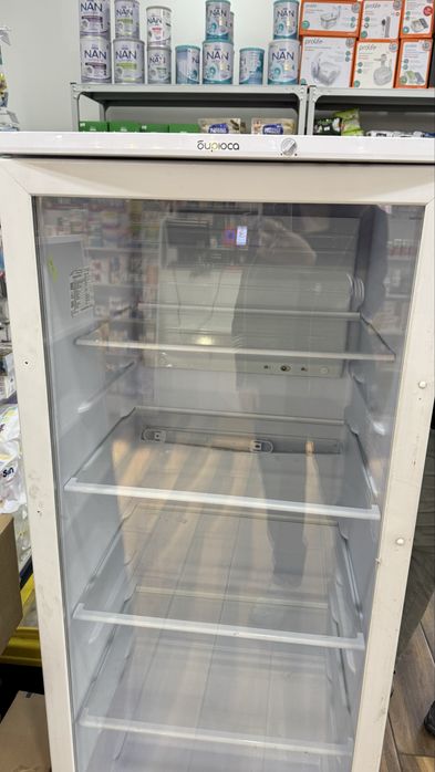 Продается аптечный витринный холодильник