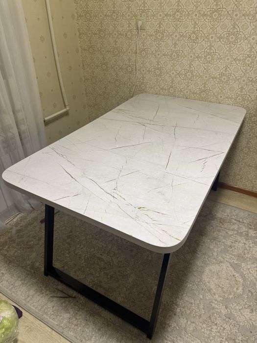 Продам кухонный стол