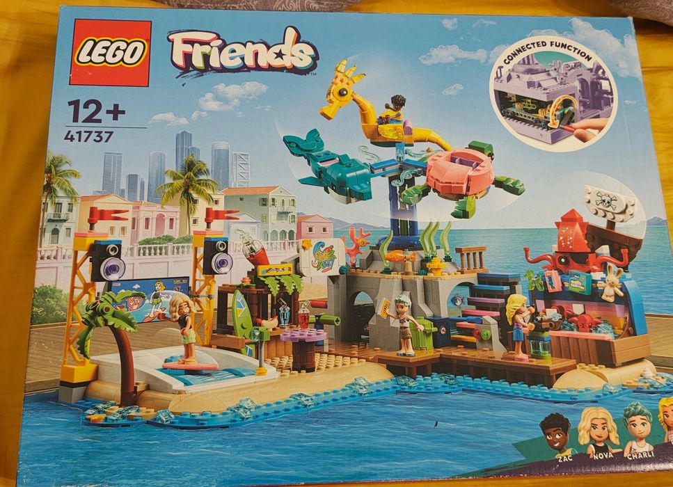 Lego Friends Parc de distractii pe plaja 41737, 1348 piese