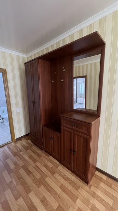 Срочна продам шкаф для прихожей