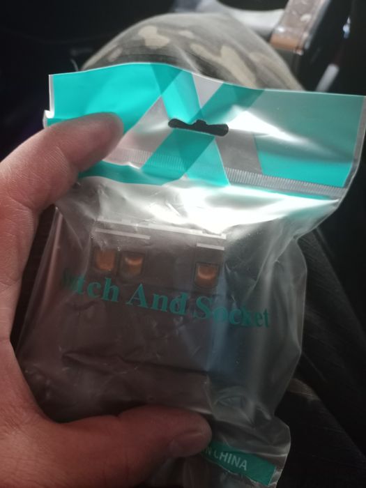 Продам выключатель срочно торг ест