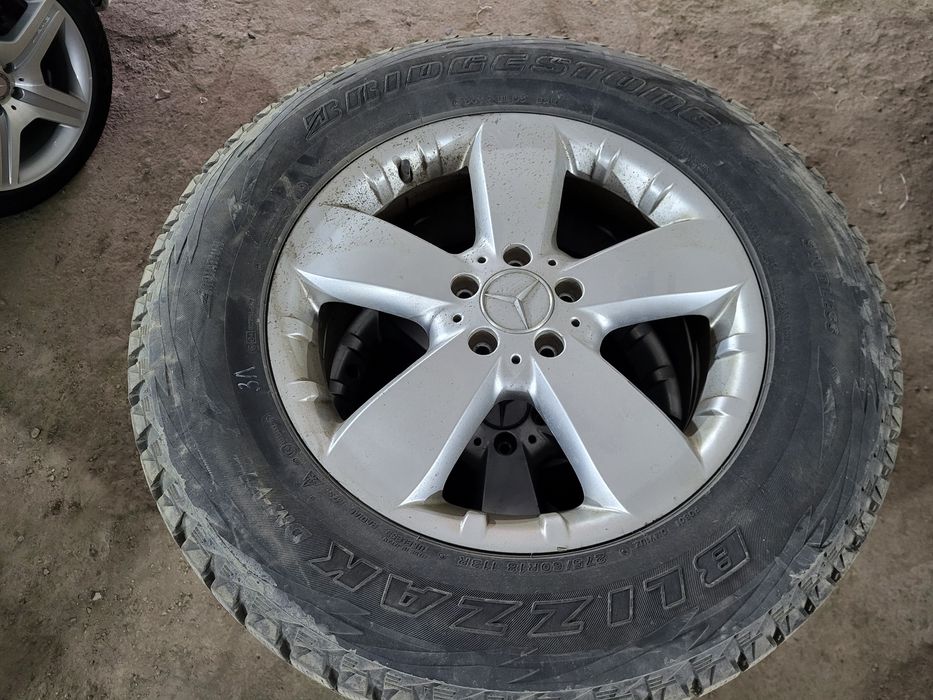 Комплект оригинальных дисков r18 с зимней резиной Bridgestone 275/60
