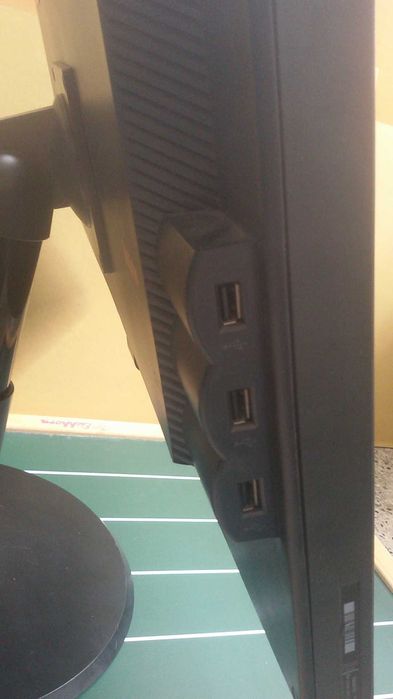 Монитор Lenovo ThinkVision LT2452pwC 1920x1200 24 инча