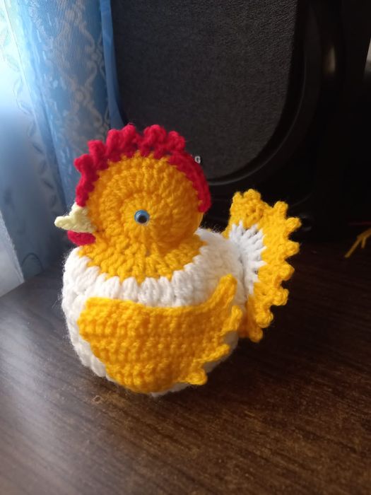 Продам вязанные цветы