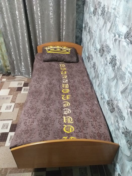 Продам кровать с матрацем