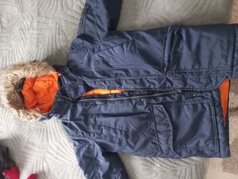 Продам  куртку детскую