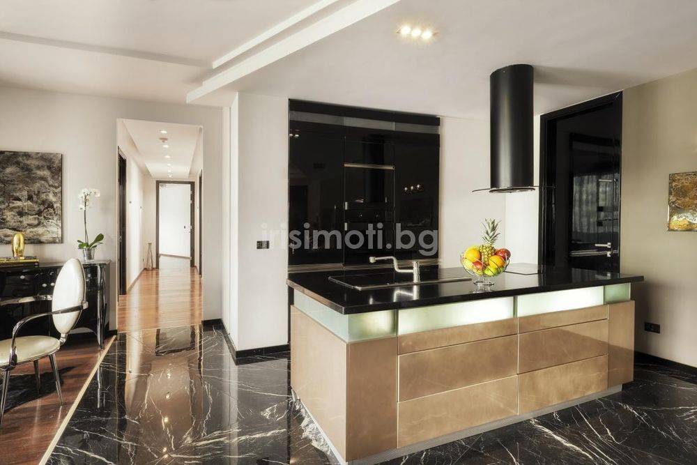 Продава се Четиристаен апартамент в София, Манастирски ливади - 241 кв.м за 1450 €/кв.м - Снимка #1