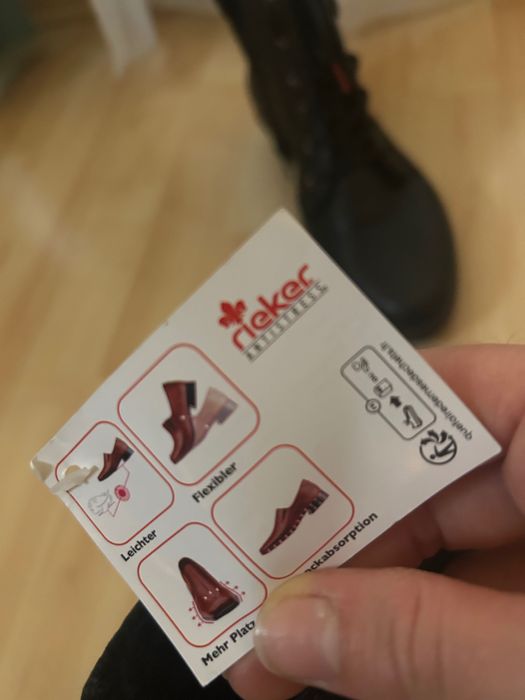 Черни боти на марката Rieker