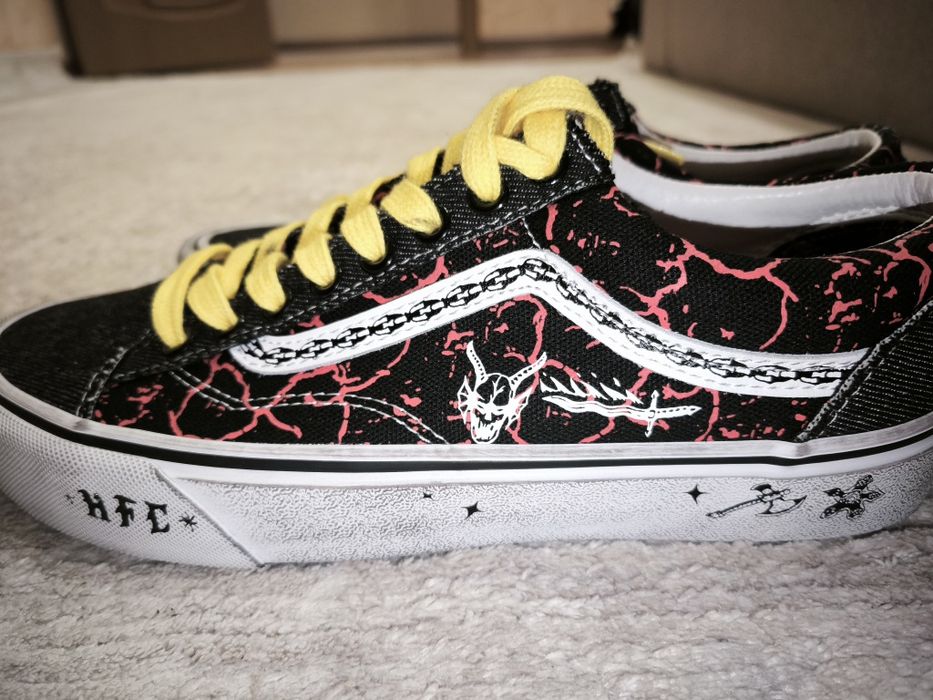 Новые кроссовки  Vans X Stranger things