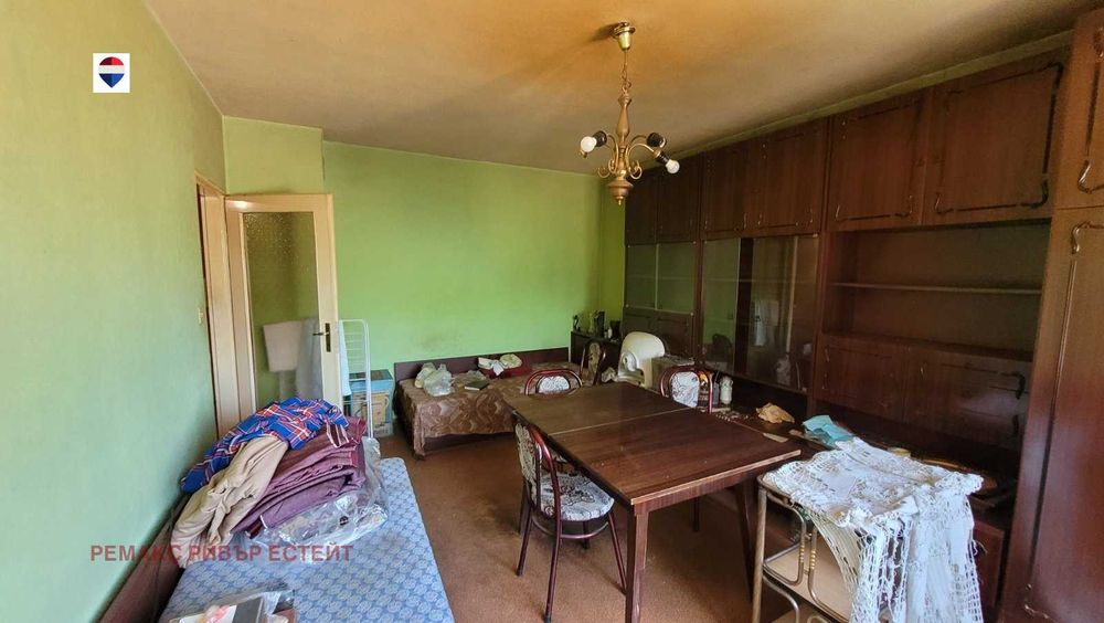 Двустаен апартамент за продажба кв. Родина 1