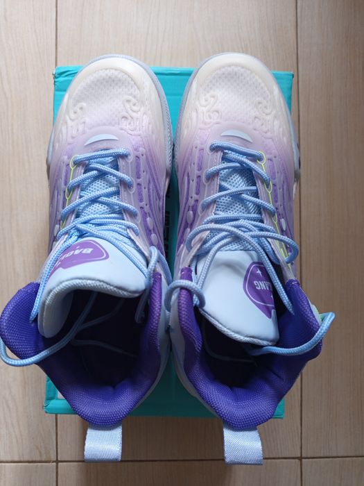 Нови баскетболни маратонки