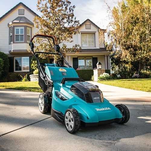 Акумулаторна самоходна косачка Makita DLM539Z, LXT, 18+18 V