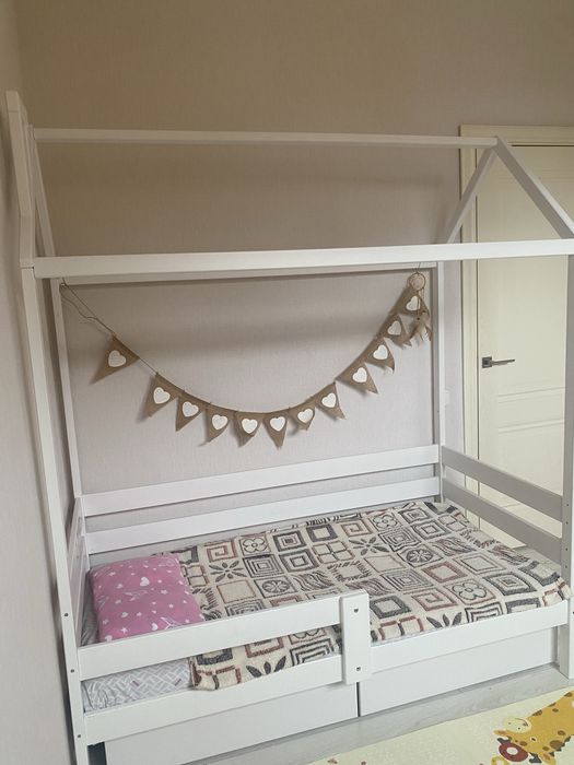 Кровать домик б/у