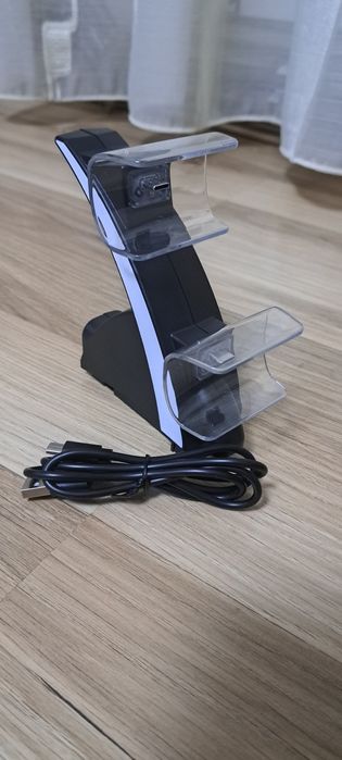 Stand controler ps5 cu încărcare usb c