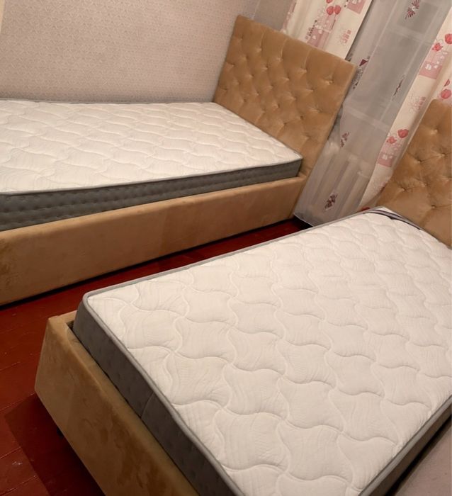 Продам срочно кровати с матрасом