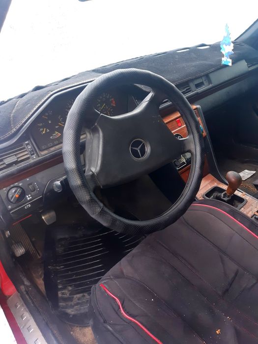 Продаю Мерса 2.6