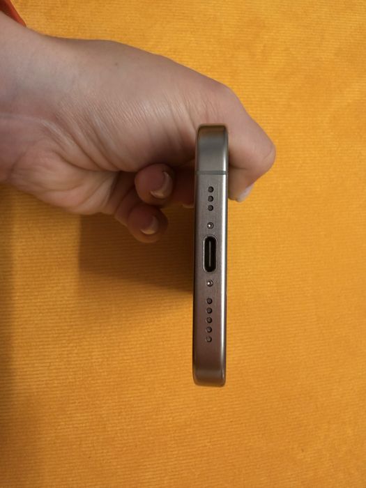 Iphone 15 Pro 256 mb с гаранция.