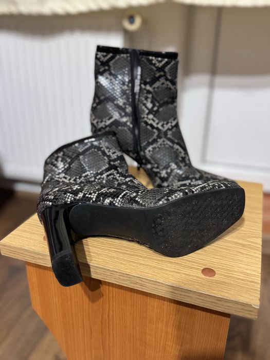 Cizme cu toc de la Deichmann