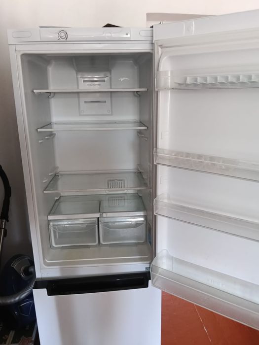 Холодильник Indesit