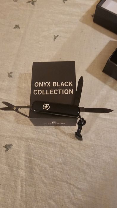 Victorinox onix black collection