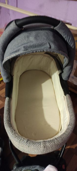 Коляска три в одном