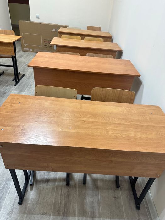 Школьная парта и стул