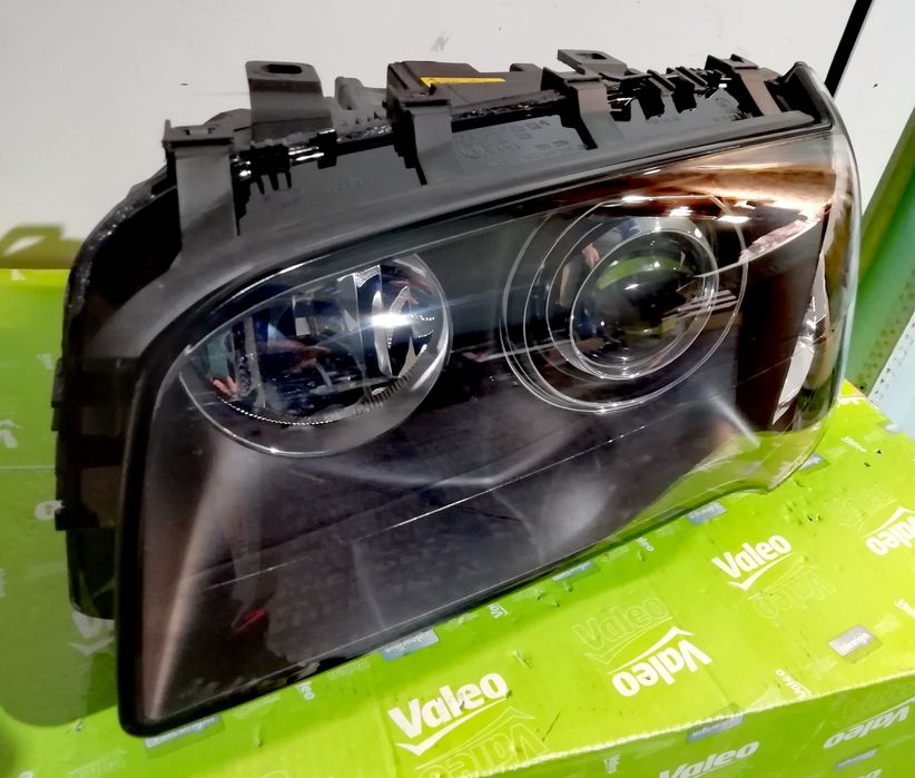 Фар Фарове за БМВ Х3 Е83 / BMW X3 E83 Bi-Xenon.