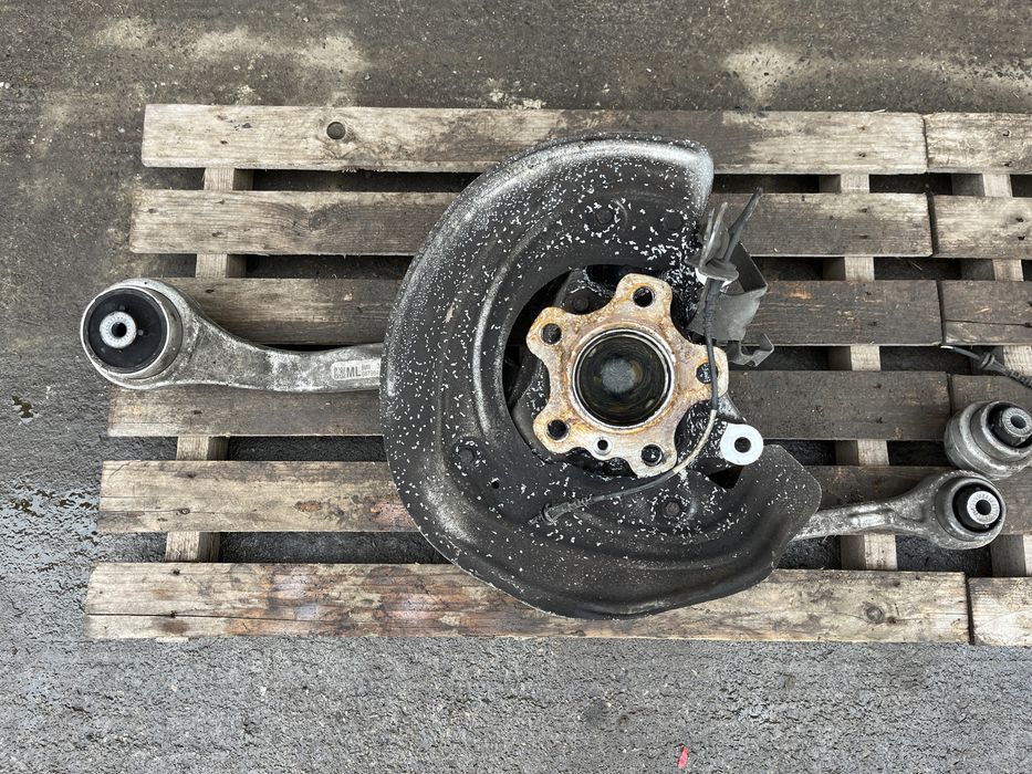 Fuzeta stanga / Fuzeta dreapta BMW Seria 3 G20 G21