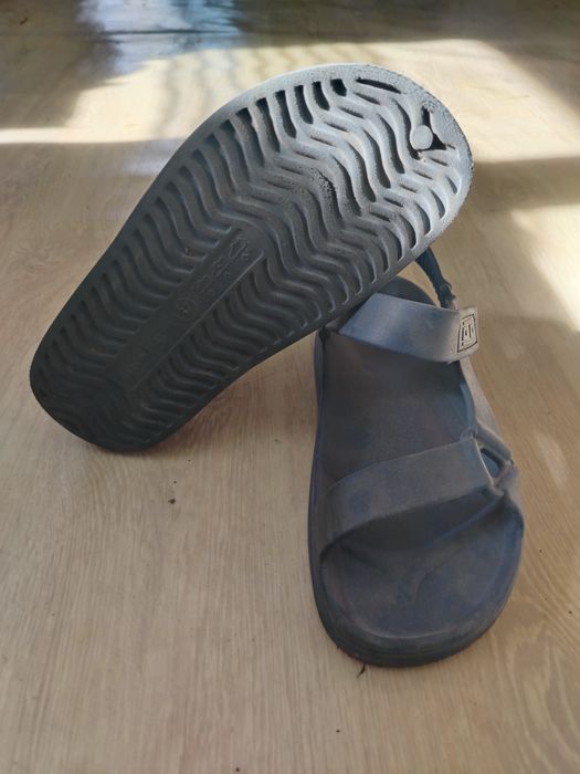 Продам обувь кроссовки