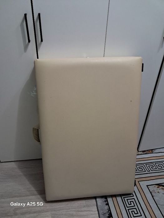 Продам кушетку для салона
