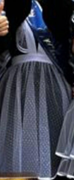 Продам школьный  белый фартук .