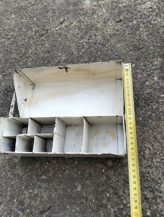 Стара желязна автомобилна аптечка