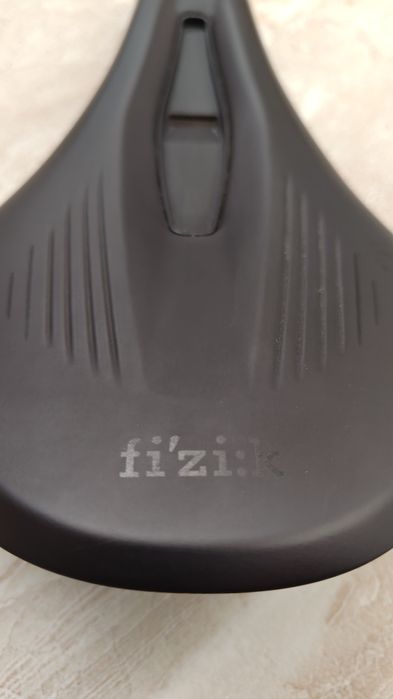 Професионална седалка за велосипед Fizik Vento Argo X1
