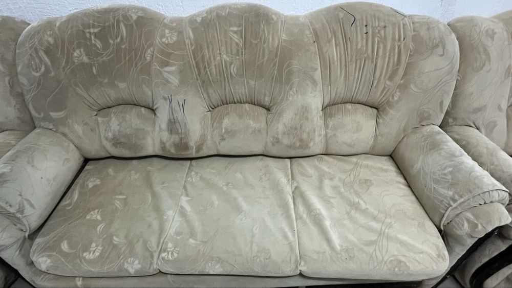 Продаю Диван.